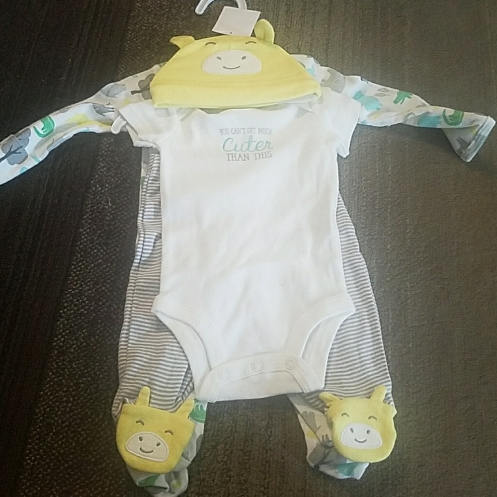 Neutral onesie set with hat